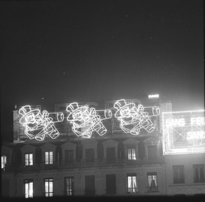 Enseignes publicitaires la nuit