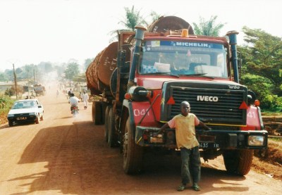 photo : serge marcel roche (copyright) grumier dans la rue principale